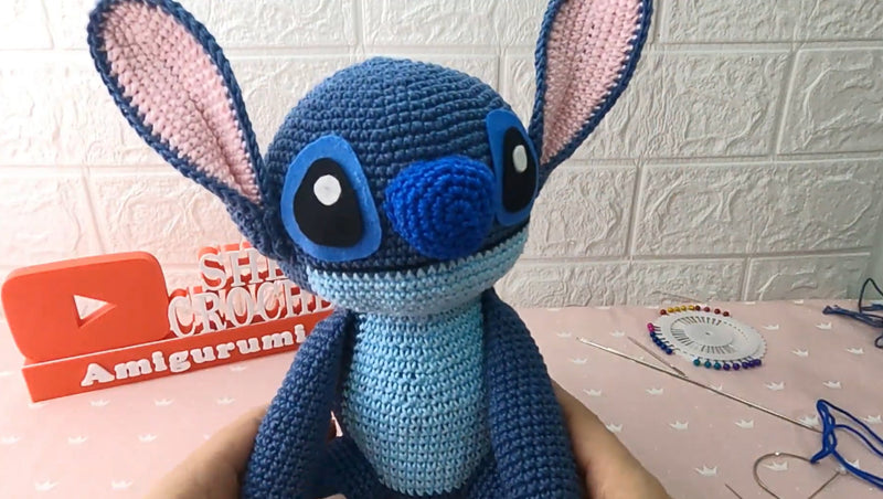 Sheila Crochê ensina a fazer o Stitch em amigurumi no YouTube